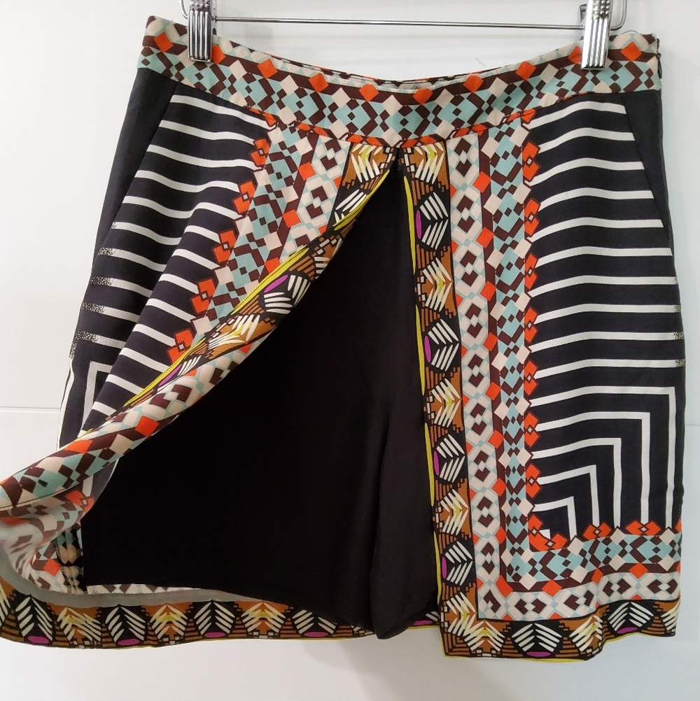 Geometric Patterned Black Skirt - Picture 3 of 12